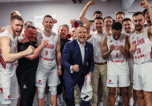 Prezydent Nawrocki wpadł do szatni polskich koszykarzy. To nagranie stało się hitem!