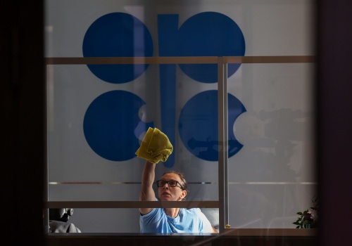 OPEC+ rozważy większe zwiększenie wydobycia po ataku na Iran