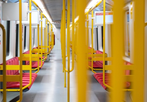 Bezdomni utrudniają jazdę metrem? „W ostatnich czasach zjawisko nasila się”