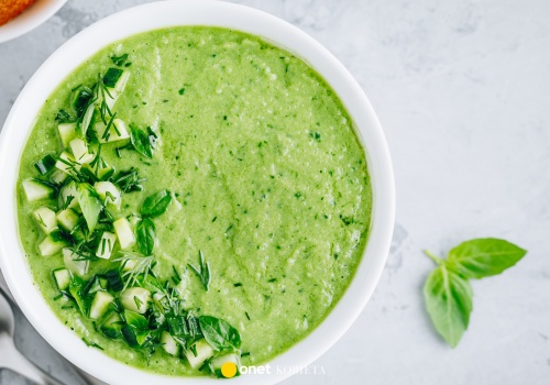 Nie ma lepszej zupy na stany zapalne w organizmie. Dietetyk: dodaj na końcu