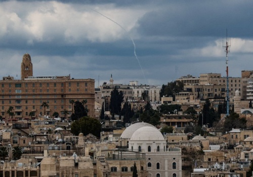 Iran wystrzelił rakiety w stronę Izraela. Eksplozje w kilku krajach regionu