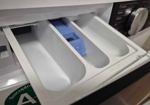 Ten mały symbol w pralce to klucz do świeżych ubrań. Większość go ignoruje, a ma ważną funkcję