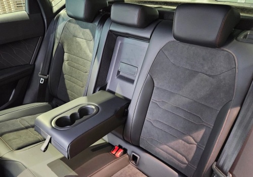 Praktyczny SUV Cupry tańszy o 36 277 zł. Wysokość nadwozia ułatwia wsiadanie i wkładanie dziecka do fotelika