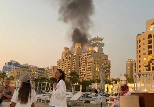 Eksplozja w Dubaju? Łuna dymu unosi się z 5-gwiazdkowego hotelu. Wszystkie loty wstrzymano