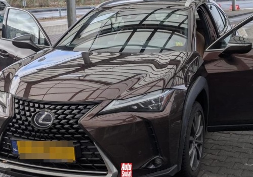 Straż Graniczna odzyskała Lexusa, zanim trafił do bazy skradzionych pojazdów