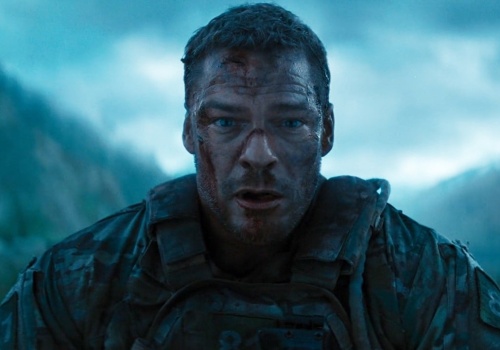 „Nigdy nie byłem tak zmęczony”. Alan Ritchson, gwiazda Reachera, wystawia się na próbę w nowym filmie akcji Netflixa, który obejrzymy za 6 dni