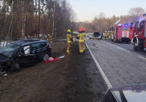 Zderzenie trzech aut na DK20. Ranni trafili do szpitala, są objazdy