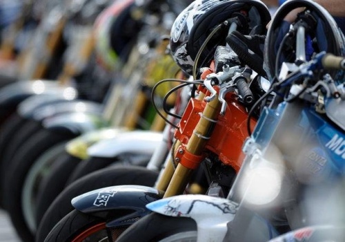 Cieplejsza aura uwolniła motocykle. Policja radzi jak bezpiecznie wrócić na trasę?