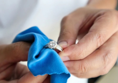 Prosty trik na wyczyszczenie srebra. Należy się za niego złoty medal