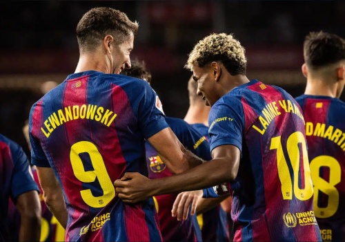 Hat-trick Yamala, Lewandowski z bramką w meczu z Villarealem