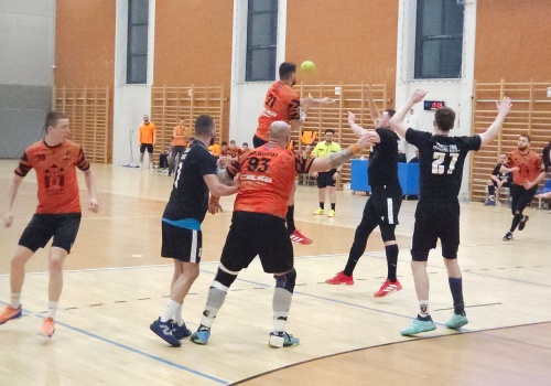 Prezent dla trenera. Lider pokonany