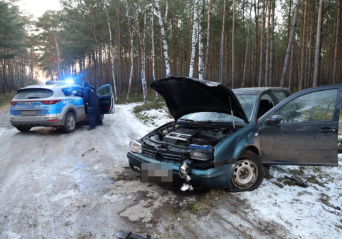 Ucieczka przed policją zakończona wypadkiem i zarzutami dla 18-latka