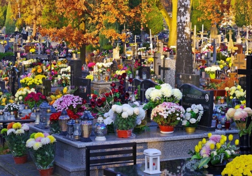 Podnoszą opłaty za groby. Takiej gigantycznej podwyżki mieszkańcy polskiego miasta się nie spodziewali