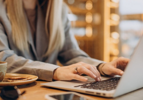 System eUmów staje się jeszcze łatwiejszy – Rada Ministrów przyjęła nowelizację