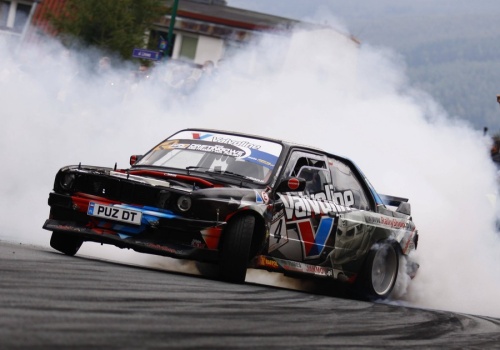 Drift za kierownicą? Od marca policja zabierze prawo jazdy na miejscu