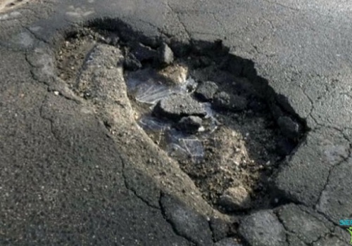 Co zrobić jak wpadniesz w dziurę i uszkodzisz swój pojazd?