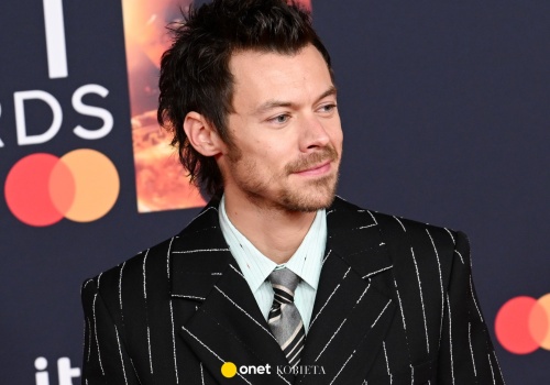 Harry Styles na Brit Awards 2026. Muzyk znowu tworzy trendy