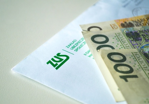 Ważna zmiana dla pracujących emerytów. ZUS może zawiesić wypłaty