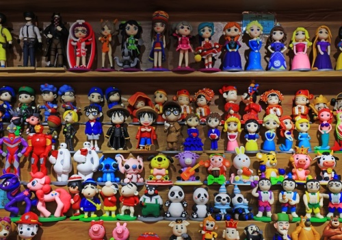 Zbierali w podstawówce, zbierają po 30. Co takiego mają w sobie te figurki?