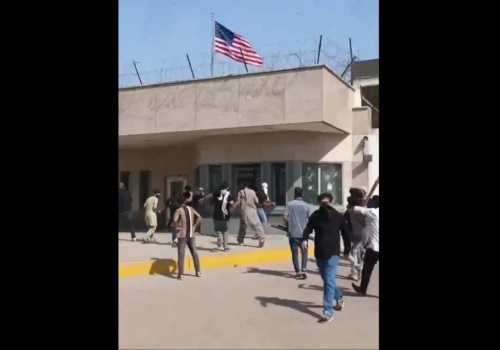 Szturm muzułmanów na konsulat USA w Karaczi. Są ofiary śmiertelne