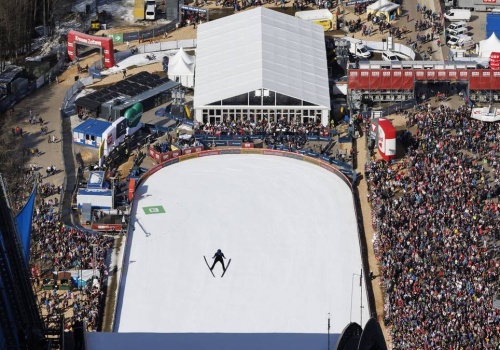 Niedzielny konkurs w Bad Mitterndorf. Piątka Polaków wystartuje w kwalifikacjach