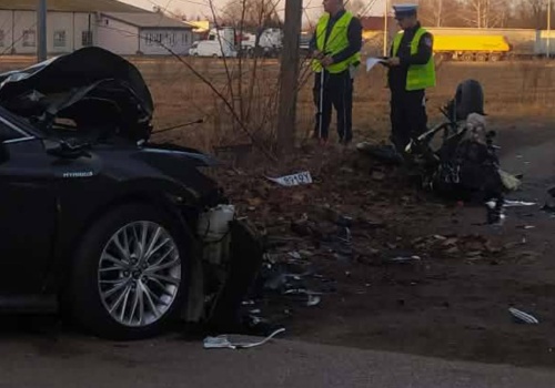 Śmiertelny wypadek w powiecie wołomińskim. 25-letni motocyklista nie żyje, a kierowca auta uciekł