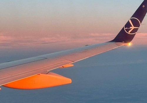 Lotnisko Chopina odwołuje rejsy. Co muszą wiedzieć pasażerowie w obliczu konfliktu na Bliskim Wschodzie?