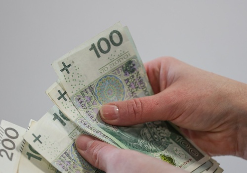 Tyle wynosi teraz zasiłek rodzinny. Kwota może niemiło zaskoczyć