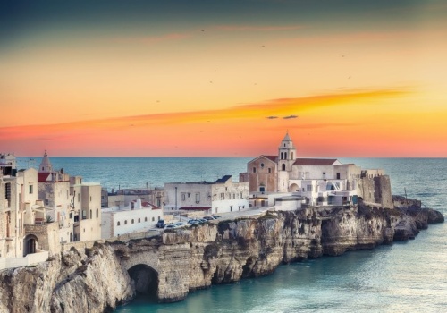 Do złudzenia przypomina Santorini. Tu jest jednak taniej i mniej tłoczno