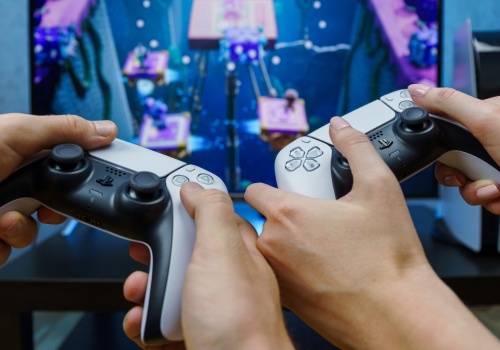 Jeden z najbardziej nieoczywistych crossoverów tej wiosny. PowerWash Simulator 2 znów zaskakuje