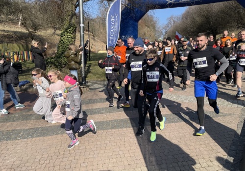 W Sandomierzu ponad 140 osób pobiegło Tropem Wilczym