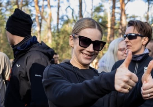 Marta Nawrocka wzięła udział w biegu „Tropem Wilczym”. Pobiegła z symbolicznym numerem