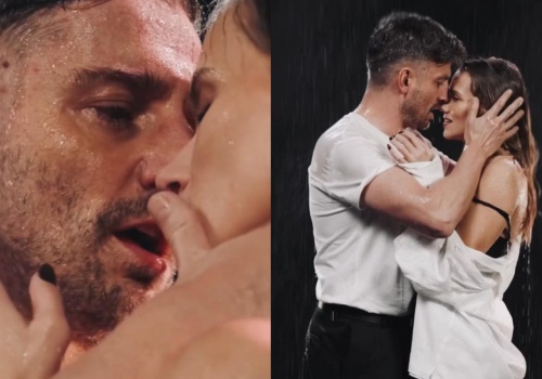 Kaczorowska promuje swój spektakl w stołecznym teatrze, pocałunkiem w strugach deszczu. 