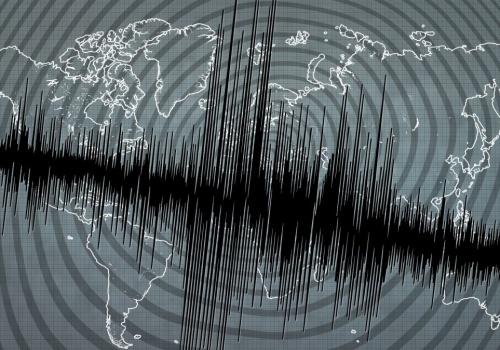 Burze słoneczne mogą wywoływać trzęsienia ziemi? Naukowcy to zbadali