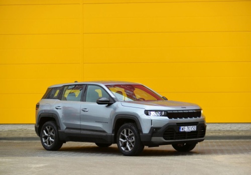 Jeździliśmy trzecią generacją Jeepa Compassa po polskich drogach. Zaskoczył nas kilka razy