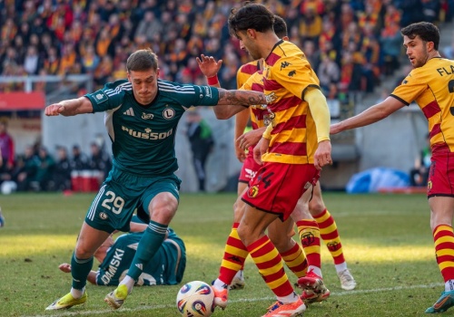 Niewiarygodne pudło w meczu z Jagiellonią! Gwiazda Legii strzeliła... sama w siebie