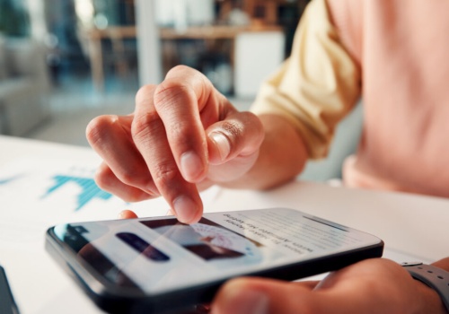 Scrollowanie krótkich filmików ogłupia? Naukowcy nie pozostawiają złudzeń