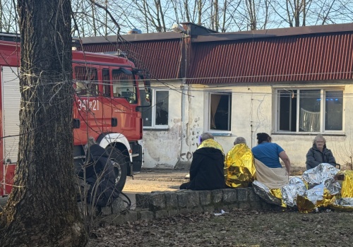 Dwie osoby w szpitalu, 20 ewakuowanych mieszkańców. Policja: pożar od papierosa