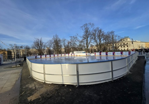Lodowisko z Placu Litewskiego przegrało z wiosenną aurą. Cieszyło się bardzo dużym zainteresowaniem