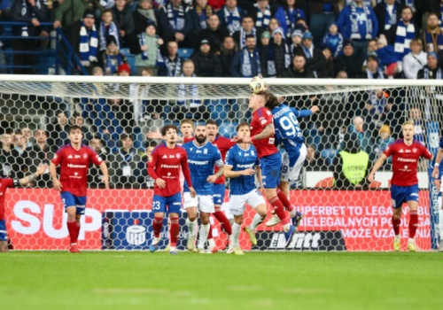 Szaleństwo na Bułgarskiej! Lech pokonuje Raków 4:3 w hicie Ekstraklasy!