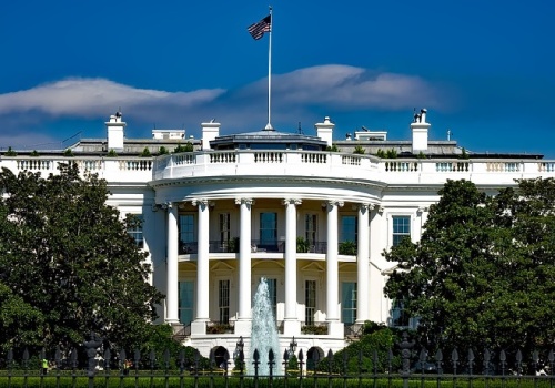 Nowe władze Iranu chcą rozmawiać z USA. Trump: Dobrze, ale póki co atakujemy