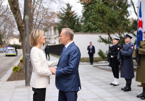Warszawa. Premier Islandii otrzymała wyjątkowy prezent. „Mój tata ucieszy się!”