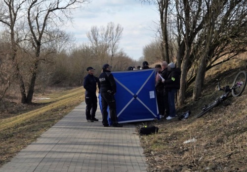 Białołęka. Jechał na rowerze i zasłabł. Świadkowie go od razu reanimowali, ale nie żyje