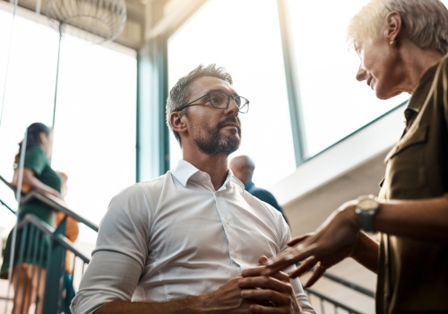 Kryzys talentów to kryzys przywództwa? Firmy same sobie ograniczają dostęp do specjalistów