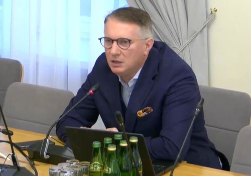 Nie, europośle Szczerba, w SAFE są „kamienie milowe”! Zachęcam do czytania dokumentacji