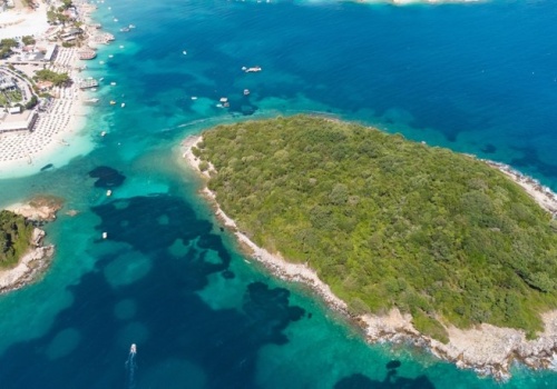 Europejskie Malediwy tańsze niż Chorwacja. Turkusowa woda i tanie all inclusive