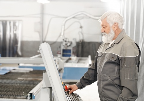 Jak automatyczne myjnie przemysłowe ograniczają przestoje i obniżają koszty produkcji