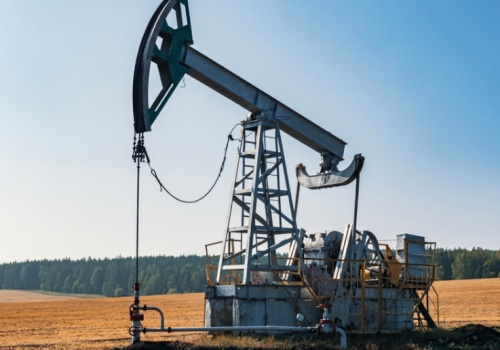 Ceny ropy wystrzeliły po zamknięciu Cieśniny Ormuz. Rynek oddał część wzrostów