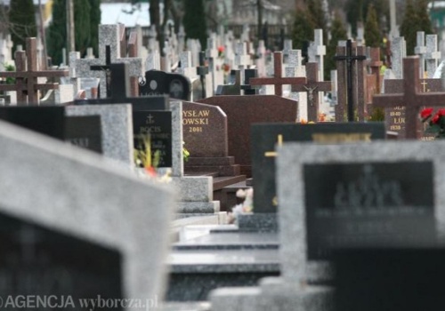 Nawet 1400 zł więcej. Polskie miasto wprowadza nowe opłaty za groby. 