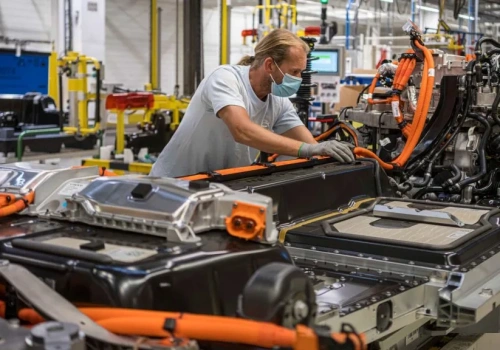 Kolejny chiński przełom? Gęstość 700 Wh/kg i 1000 km zasięgu na litowo-metalowej baterii